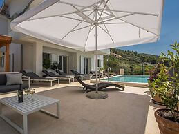 Modern Villa in Cres With Pool