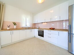 Modern Villa in Cres With Pool