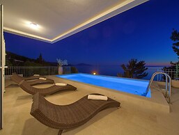 Modern Villa in Cres With Pool