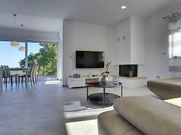 Modern Villa in Peroj With Pool and Parasol