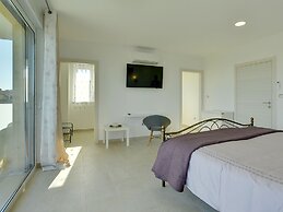 Modern Villa in Peroj With Pool and Parasol