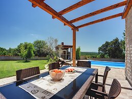 Modern Villa in Peroj With Pool and Parasol
