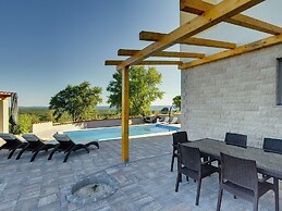 Modern Villa in Peroj With Pool and Parasol