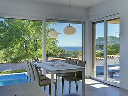 Modern Villa in Peroj With Pool and Parasol