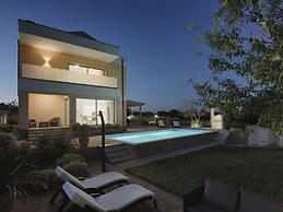 Modern Villa in Peroj With Pool and Parasol