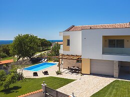 Modern Villa in Peroj With Pool and Parasol