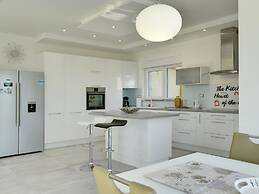 Modern Villa in Peroj With Pool and Parasol