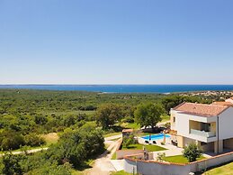 Modern Villa in Peroj With Pool and Parasol