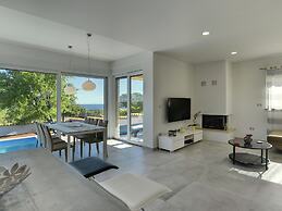 Modern Villa in Peroj With Pool and Parasol
