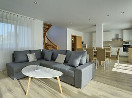 Comfortable House With Large Garden and Terrace, Near the Beach