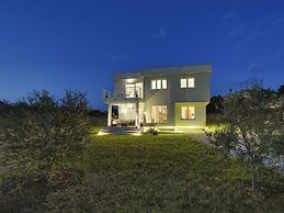 Comfortable House With Large Garden and Terrace, Near the Beach