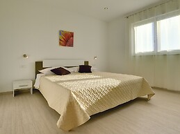 Comfortable House With Large Garden and Terrace, Near the Beach