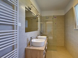 Comfortable House With Large Garden and Terrace, Near the Beach