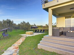 Comfortable House With Large Garden and Terrace, Near the Beach