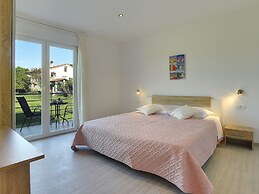 Comfortable House With Large Garden and Terrace, Near the Beach