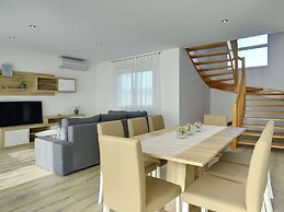 Comfortable House With Large Garden and Terrace, Near the Beach