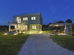 Comfortable House With Large Garden and Terrace, Near the Beach