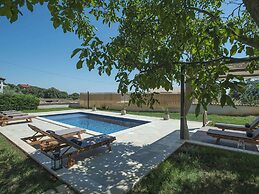 Villa in Peroj With Pool