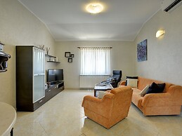 Villa in Peroj With Pool