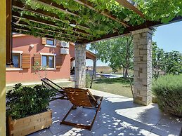 Villa in Peroj With Pool