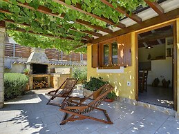 Villa in Peroj With Pool