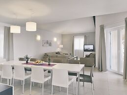 Luxurious Villa with Sauna & Hot Tub in Žminj