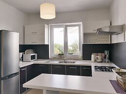 Luxurious Villa with Sauna & Hot Tub in Žminj