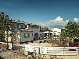 Luxurious Villa with Sauna & Hot Tub in Žminj