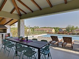 Luxurious Villa with Sauna & Hot Tub in Žminj