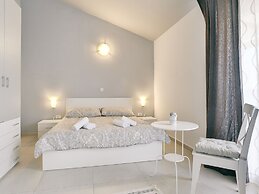 Luxurious Villa with Sauna & Hot Tub in Žminj