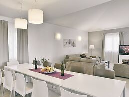 Luxurious Villa with Sauna & Hot Tub in Žminj