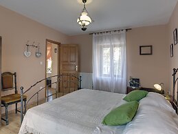 Well Maintained Holiday Home With Private Heated Pool Near the Beach