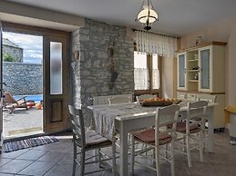 Well Maintained Holiday Home With Private Heated Pool Near the Beach