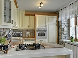 Well Maintained Holiday Home With Private Heated Pool Near the Beach