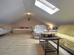 Well Maintained Holiday Home With Private Heated Pool Near the Beach