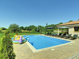 Villa With Pool and Sunshade in Rovinj