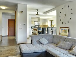 Villa With Pool and Sunshade in Rovinj