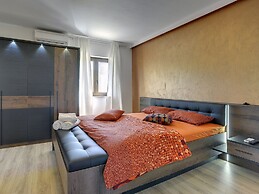 Villa With Pool and Sunshade in Rovinj