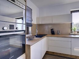 Villa With Pool and Sunshade in Rovinj