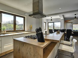 Villa With Pool and Sunshade in Rovinj