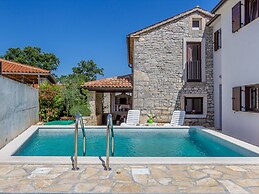 Boutique Villa With Pool in Peresiji