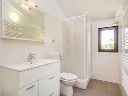 Boutique Villa With Pool in Peresiji