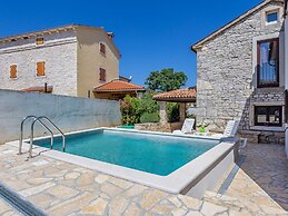 Boutique Villa With Pool in Peresiji