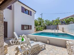Boutique Villa With Pool in Peresiji