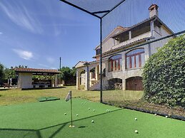 Quaint Holiday Home in Liznjan With Pool