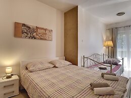 Quaint Holiday Home in Liznjan With Pool