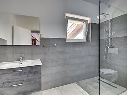 Quaint Holiday Home in Liznjan With Pool