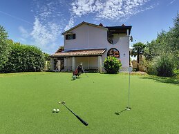 Quaint Holiday Home in Liznjan With Pool