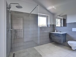 Quaint Holiday Home in Liznjan With Pool