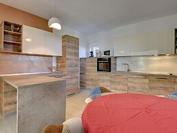 Quaint Holiday Home in Liznjan With Pool